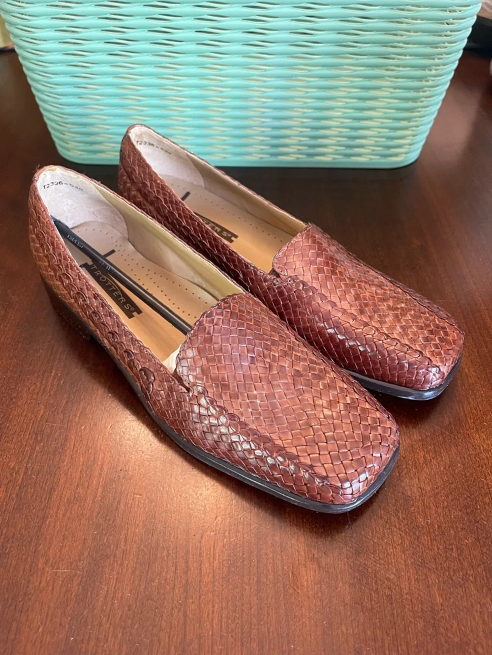 Trotters Lori Womens Brown Leather Woven Slip On Loafers, SZ 8 - Picture 2 of 7